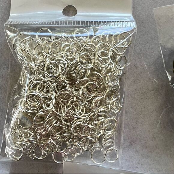 Over 10 Bags of Assorted Jewelry Making Supplies - Picture 7 of 13